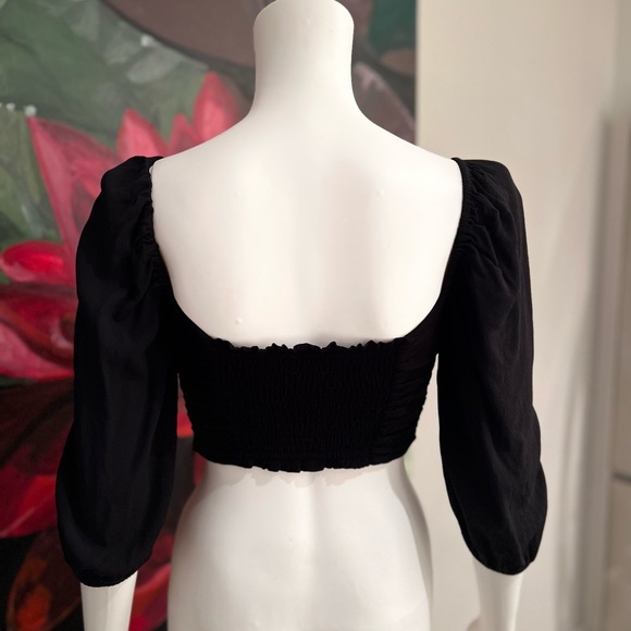 Aritiza - Wilfred black crop top - size S - Picture 2 of 6